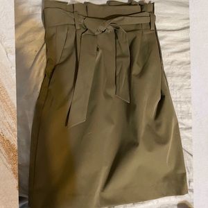 H&M olive high-waisted skirt // Size 2